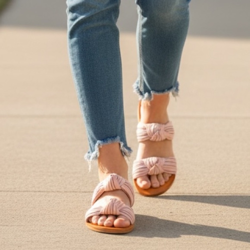 NEW• STAY CHIC SATIN PINK KNOT ACCENTED SANDALS• 11